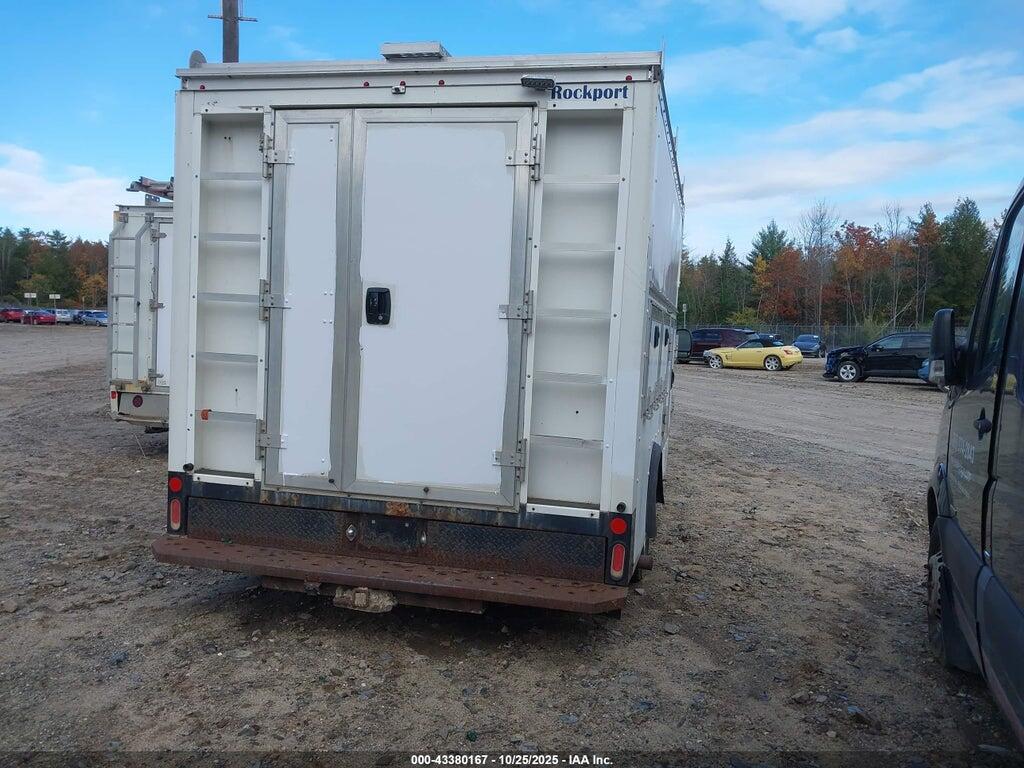 1FDWE3F64HDC66923 2017 FORD E-350 CUTAWAY photo no. 4