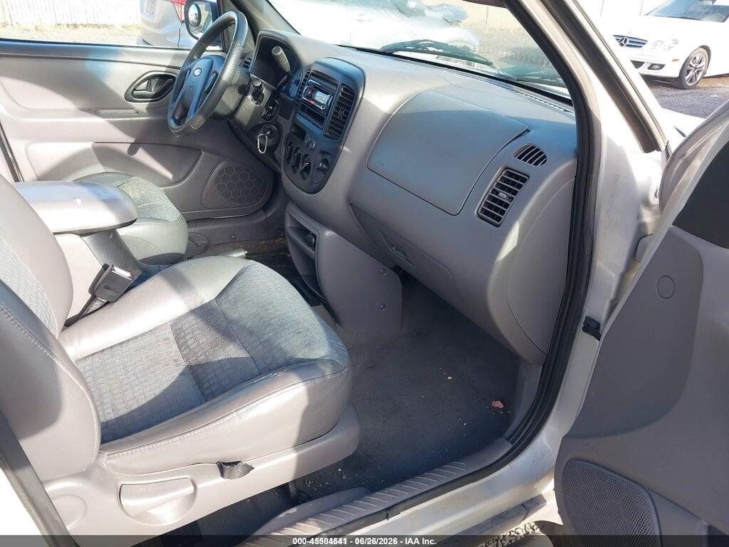 1FMYU02102KC83371 2002 FORD ESCAPE photo no. 5