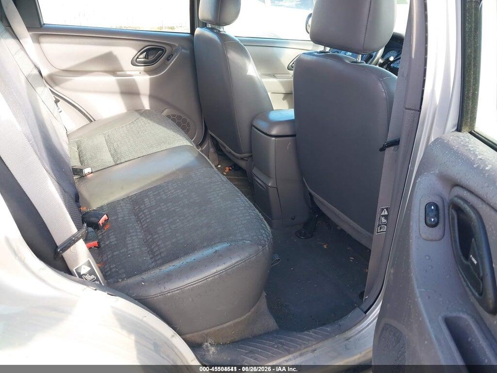 1FMYU02102KC83371 2002 FORD ESCAPE photo no. 8
