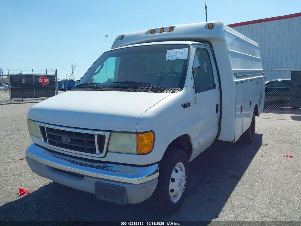 1FDWE35L83HB28701 2003 FORD E-350 CUTAWAY photo no. 2