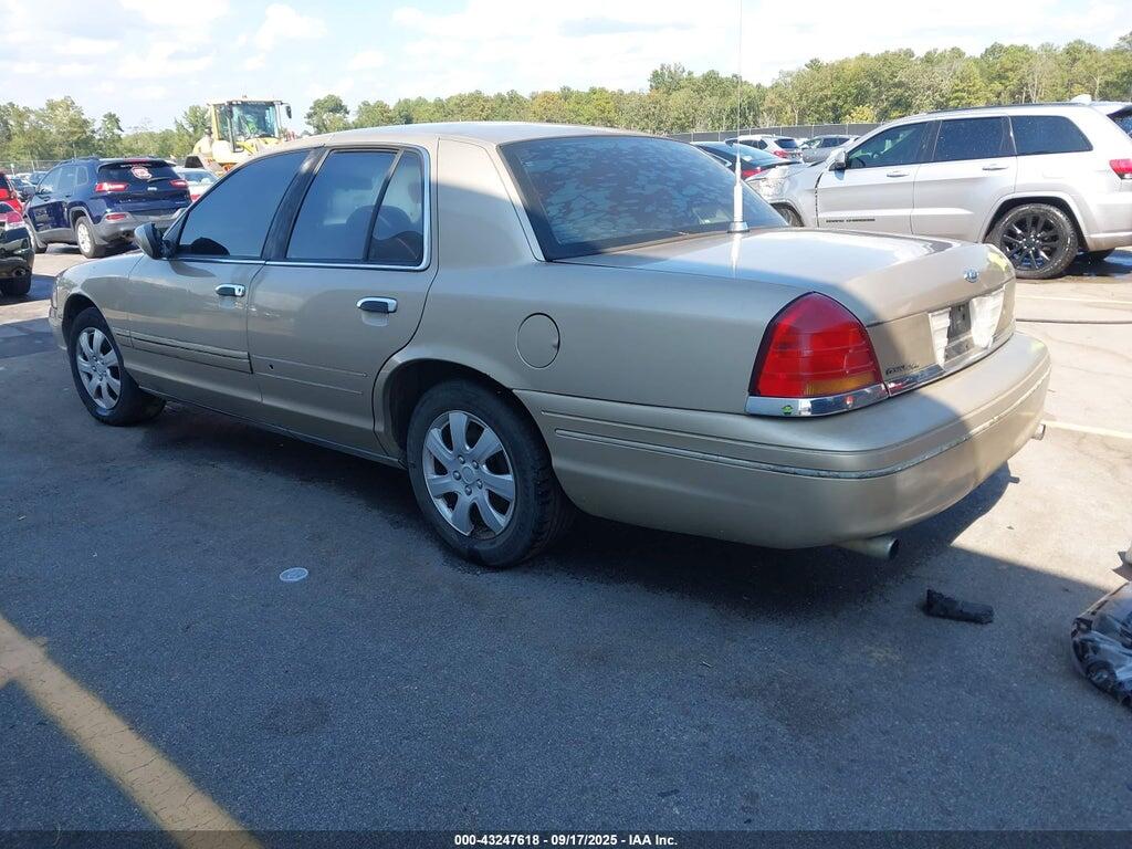 2FAFP73W3YX213686 2000 FORD CROWN VICTORIA photo no. 3