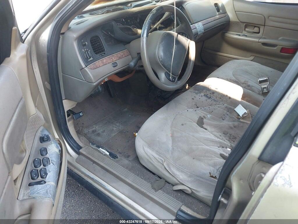 2FAFP73W3YX213686 2000 FORD CROWN VICTORIA photo no. 5
