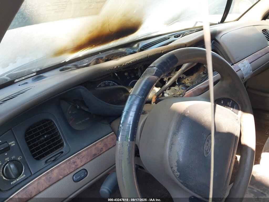 2FAFP73W3YX213686 2000 FORD CROWN VICTORIA photo no. 6
