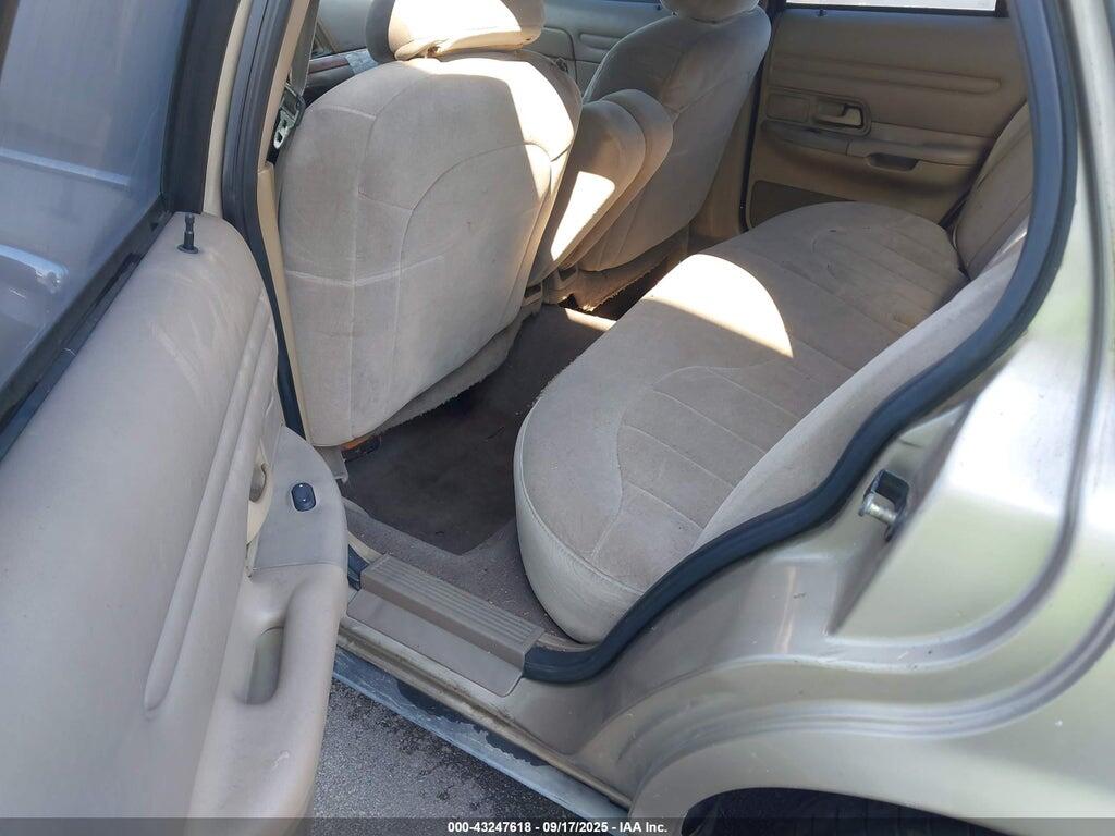 2FAFP73W3YX213686 2000 FORD CROWN VICTORIA photo no. 8