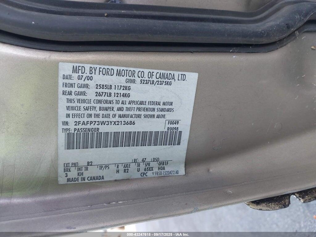 2FAFP73W3YX213686 2000 FORD CROWN VICTORIA photo no. 9
