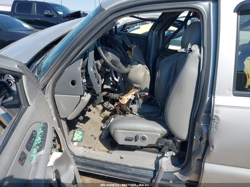 3GNFK16Z65G131654 2005 CHEVROLET SUBURBAN 1500 photo no. 5