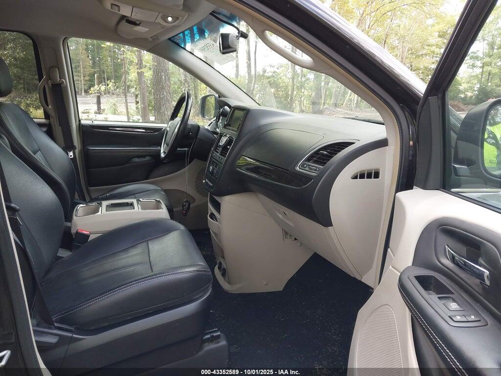 2C4RC1BGXGR300272 2016 CHRYSLER TOWN & COUNTRY photo no. 5