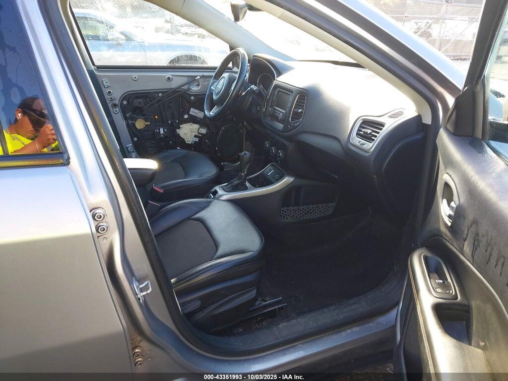 3C4NJCBB3JT362489 2018 JEEP COMPASS photo no. 5