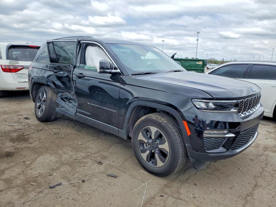 2025 JEEP GRAND CHEROKEE 4XE — Фото 4 из 13