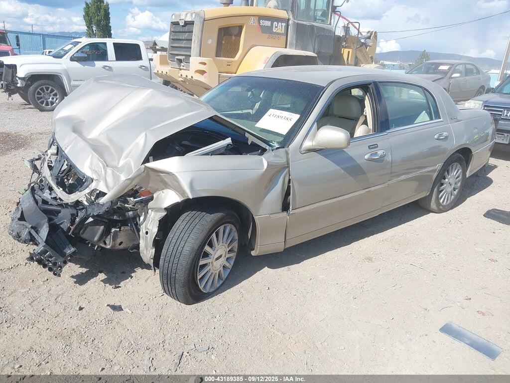 1LNHM81W04Y641354 2004 LINCOLN TOWN CAR photo no. 2