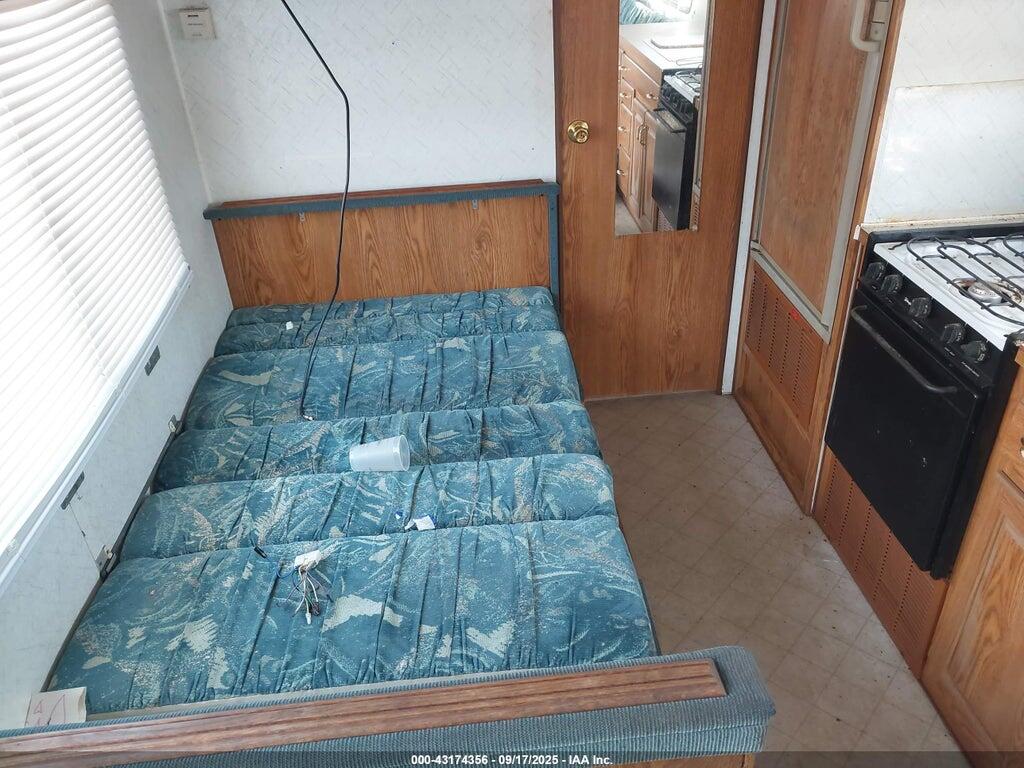 4N11G222710113229 2001 NASH 22G photo no. 8