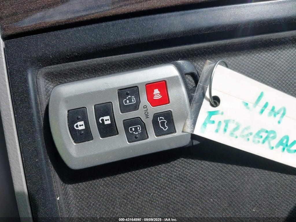 5TDYK3DC8GS766200 2016 TOYOTA SIENNA photo no. 11