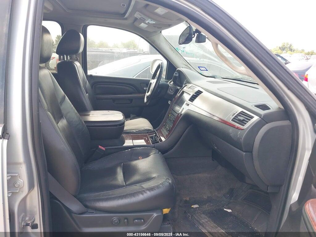 1GYS3HEFXBR127777 2011 CADILLAC ESCALADE ESV photo no. 5