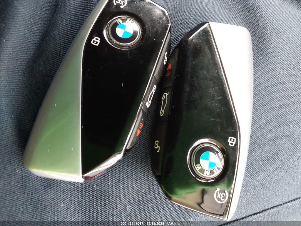 5UX23EM08R9U94106 2024 BMW X7 photo no. 11