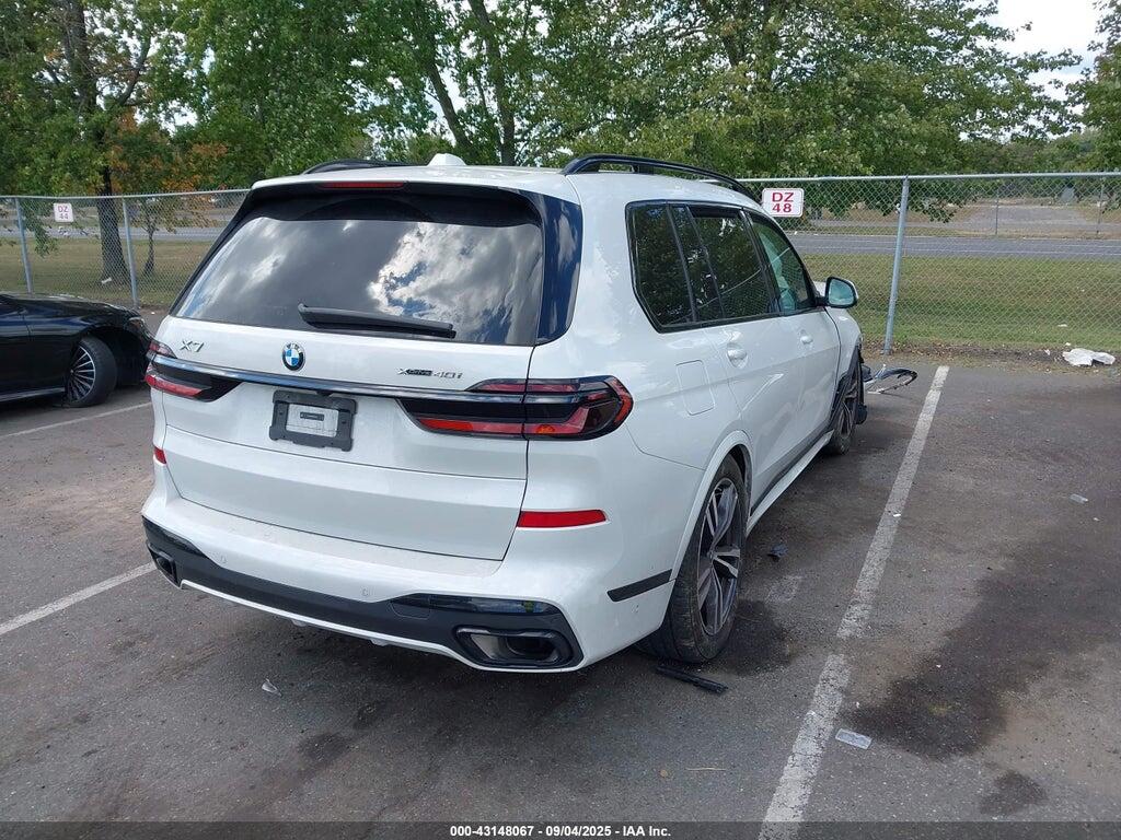 5UX23EM08R9U94106 2024 BMW X7 photo no. 4