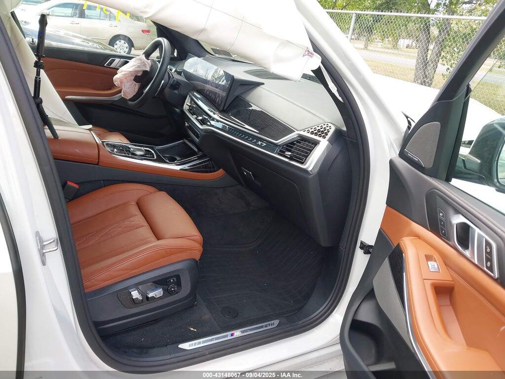 5UX23EM08R9U94106 2024 BMW X7 photo no. 5