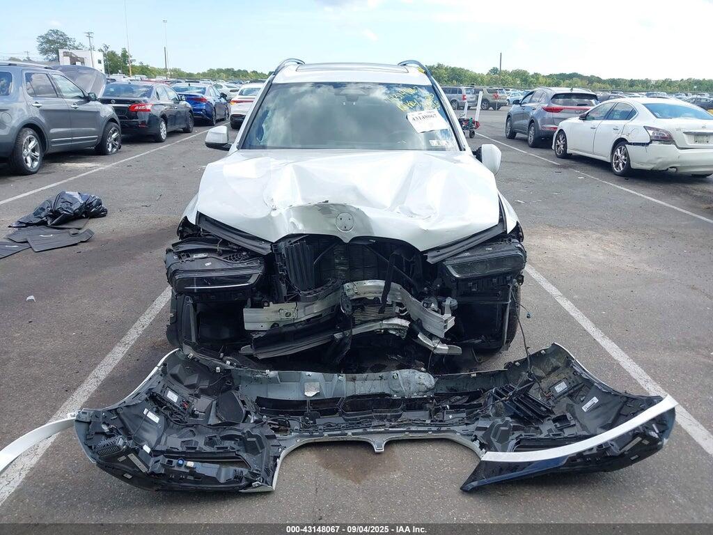5UX23EM08R9U94106 2024 BMW X7 photo no. 6