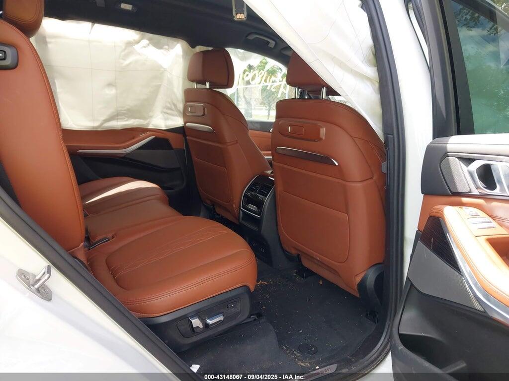 5UX23EM08R9U94106 2024 BMW X7 photo no. 8
