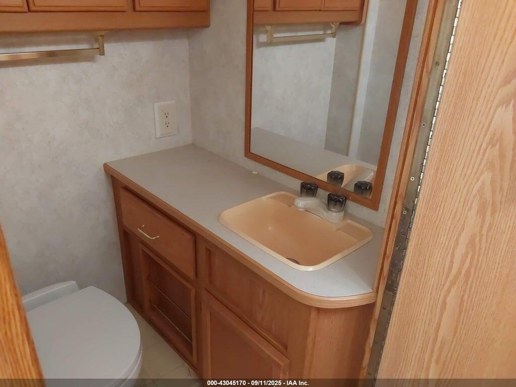 1FDXE45S14HB08888 2004 WINNEBAGO ECONOLINE photo no. 12