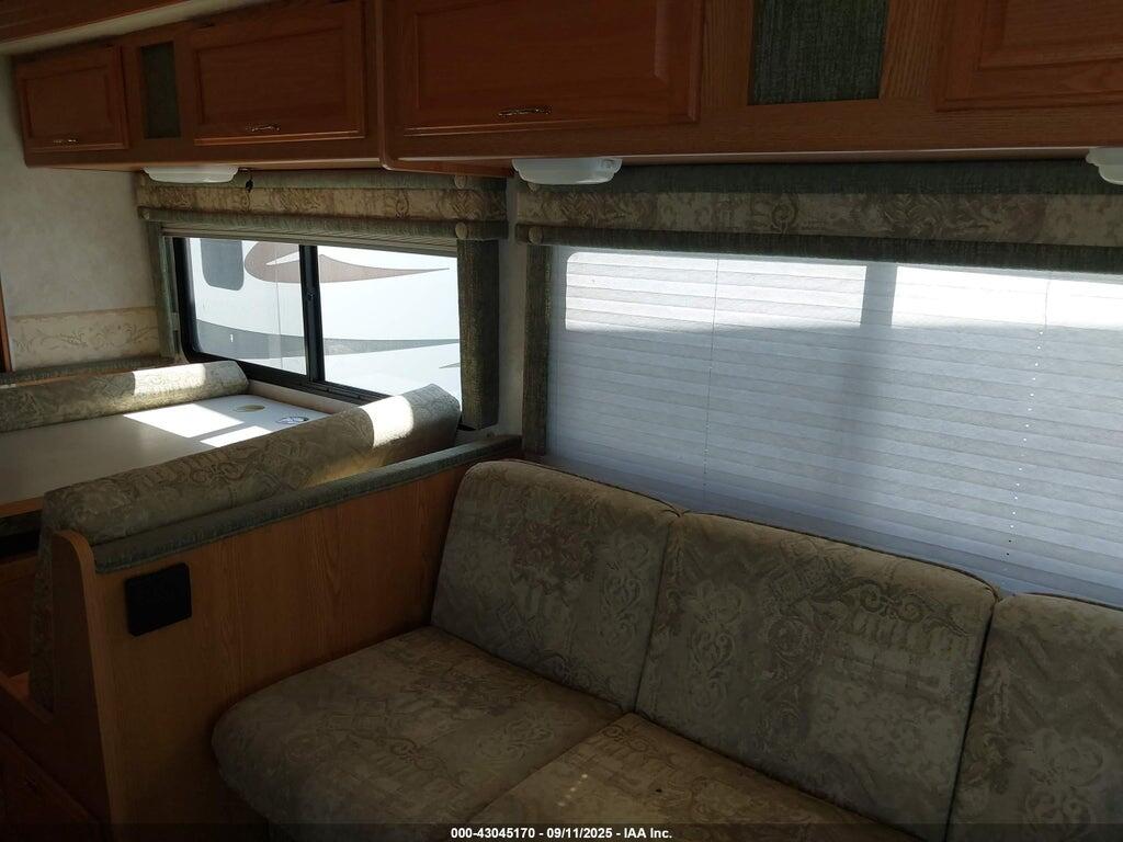 1FDXE45S14HB08888 2004 WINNEBAGO ECONOLINE photo no. 6