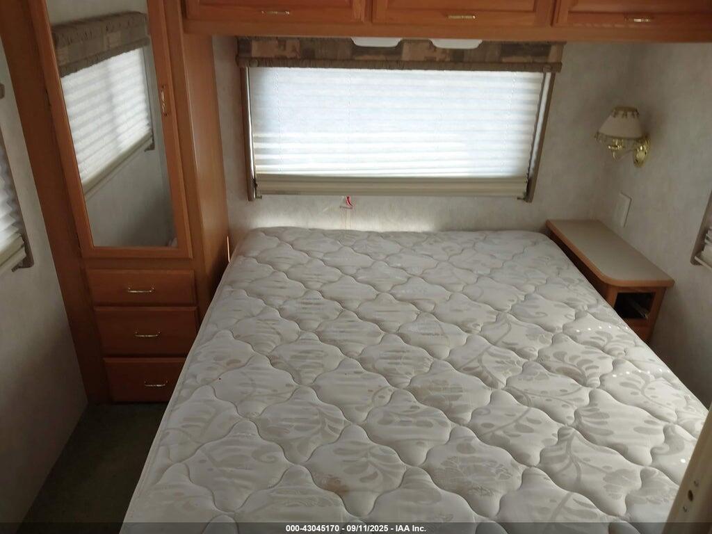 1FDXE45S14HB08888 2004 WINNEBAGO ECONOLINE photo no. 7