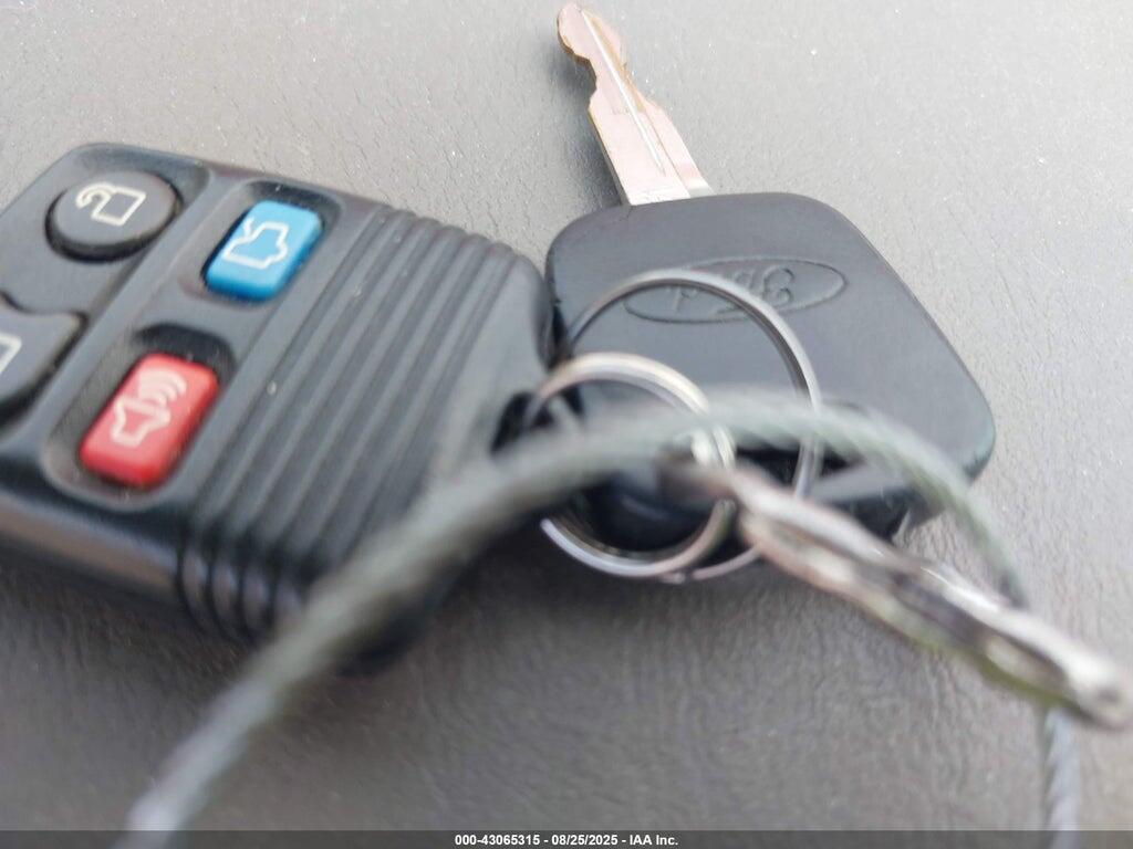 1FAFP38Z74W108697 2004 FORD FOCUS photo no. 11