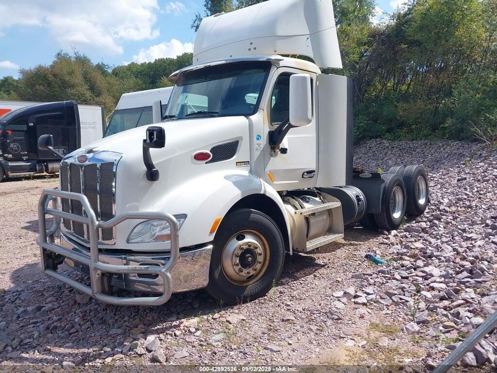1NPBDP9X6HD413799 2017 PETERBILT 579 photo no. 2