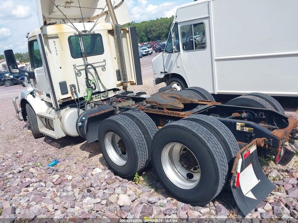 1NPBDP9X6HD413799 2017 PETERBILT 579 photo no. 3