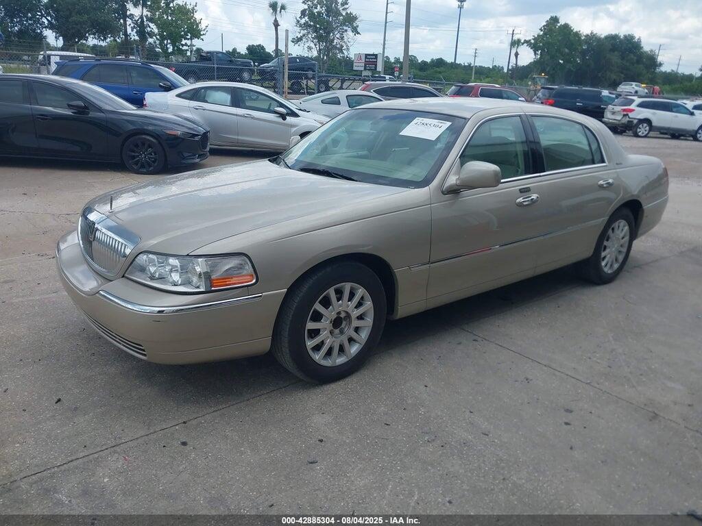 1LNHM81V76Y649154 2006 LINCOLN TOWN CAR photo no. 2