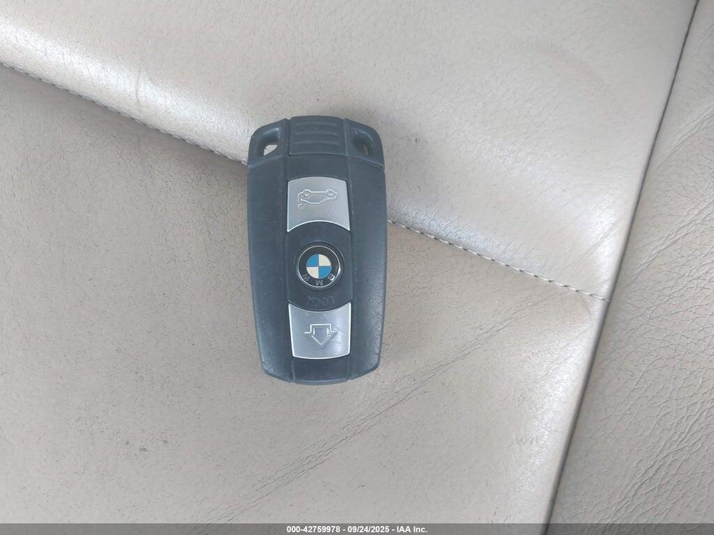 WBAUC9C54BVM09867 2011 BMW 135I photo no. 11
