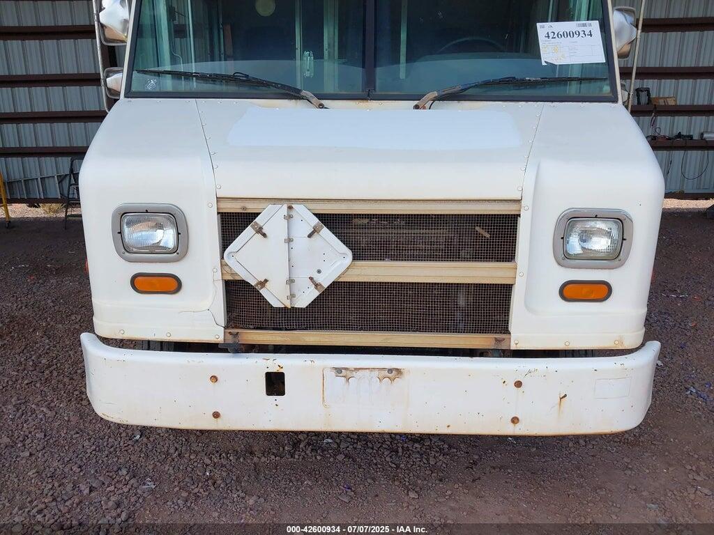 4UZAANBWX2CJ99765 2002 FREIGHTLINER CHASSIS photo no. 10