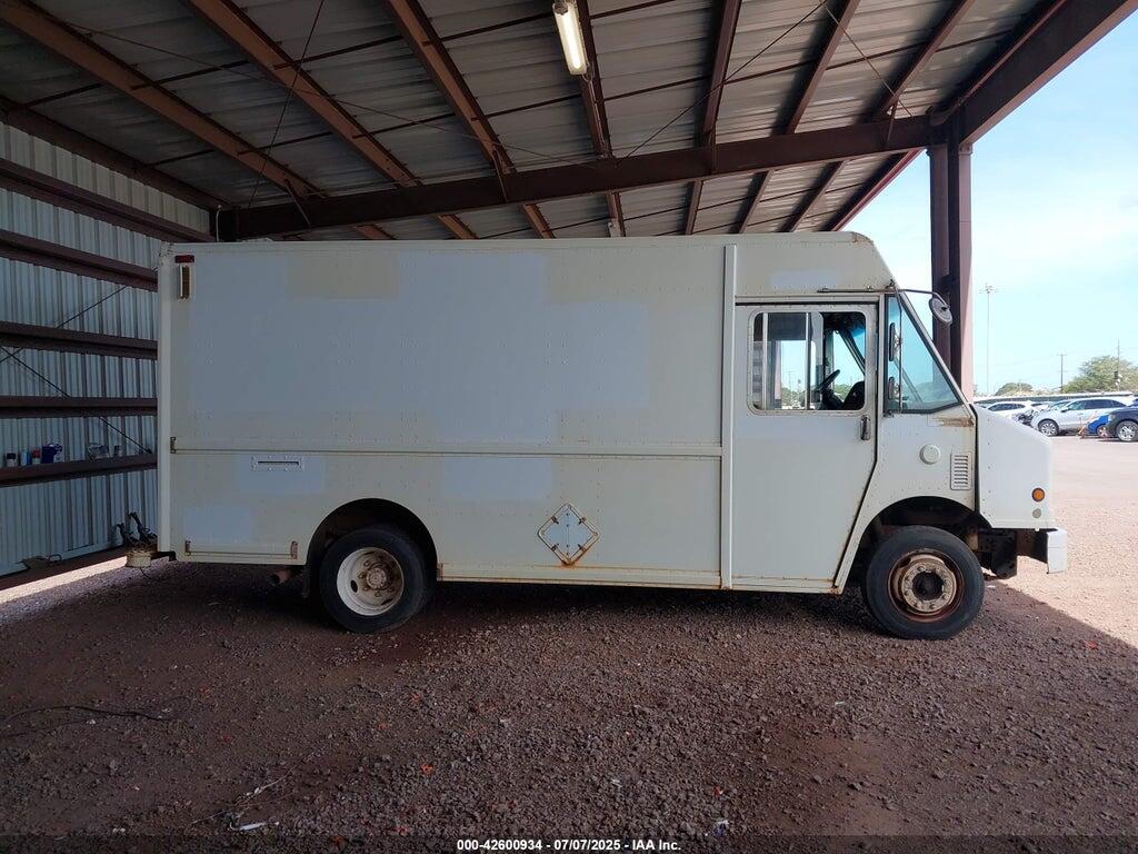 4UZAANBWX2CJ99765 2002 FREIGHTLINER CHASSIS photo no. 12