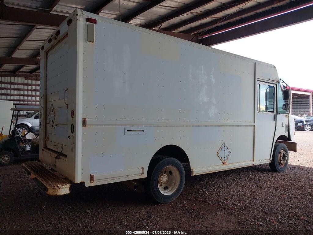 4UZAANBWX2CJ99765 2002 FREIGHTLINER CHASSIS photo no. 4