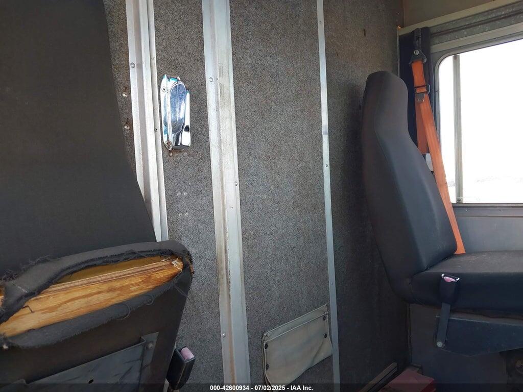 4UZAANBWX2CJ99765 2002 FREIGHTLINER CHASSIS photo no. 6