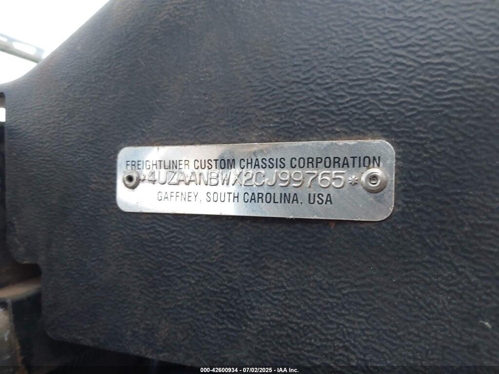 4UZAANBWX2CJ99765 2002 FREIGHTLINER CHASSIS photo no. 8