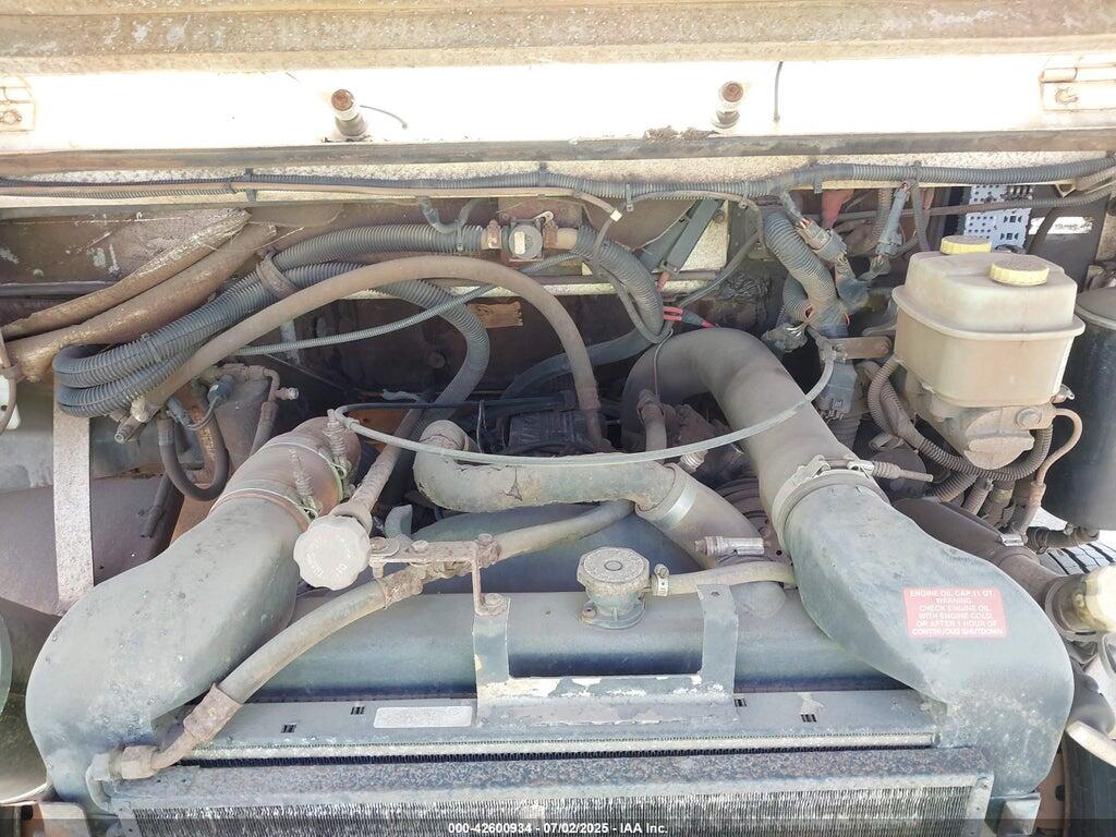 4UZAANBWX2CJ99765 2002 FREIGHTLINER CHASSIS photo no. 9