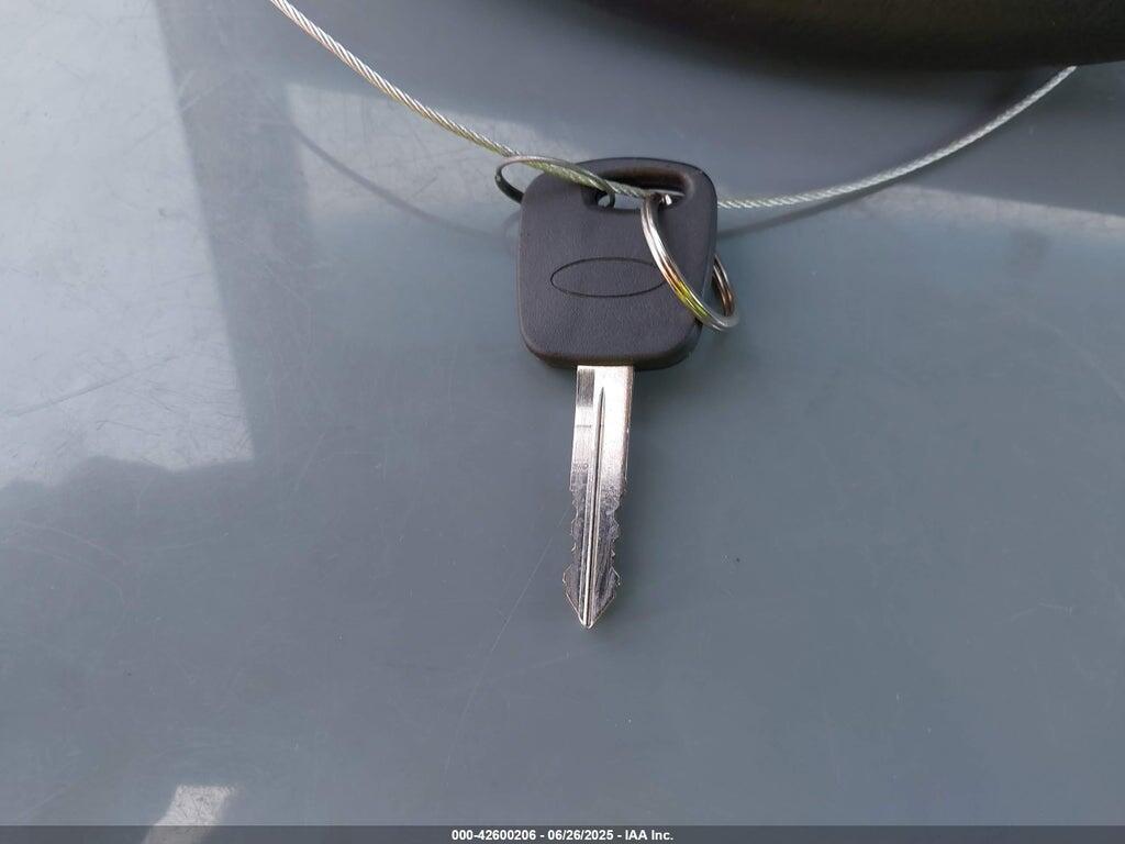 1FAFP3434YW125500 2000 FORD FOCUS photo no. 11