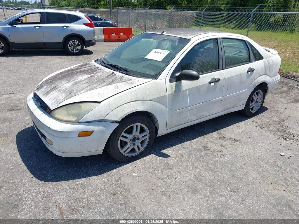 1FAFP3434YW125500 2000 FORD FOCUS photo no. 2
