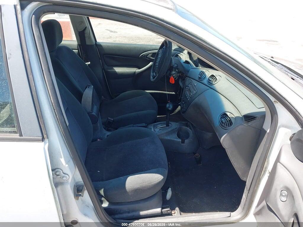 1FAFP3434YW125500 2000 FORD FOCUS photo no. 5