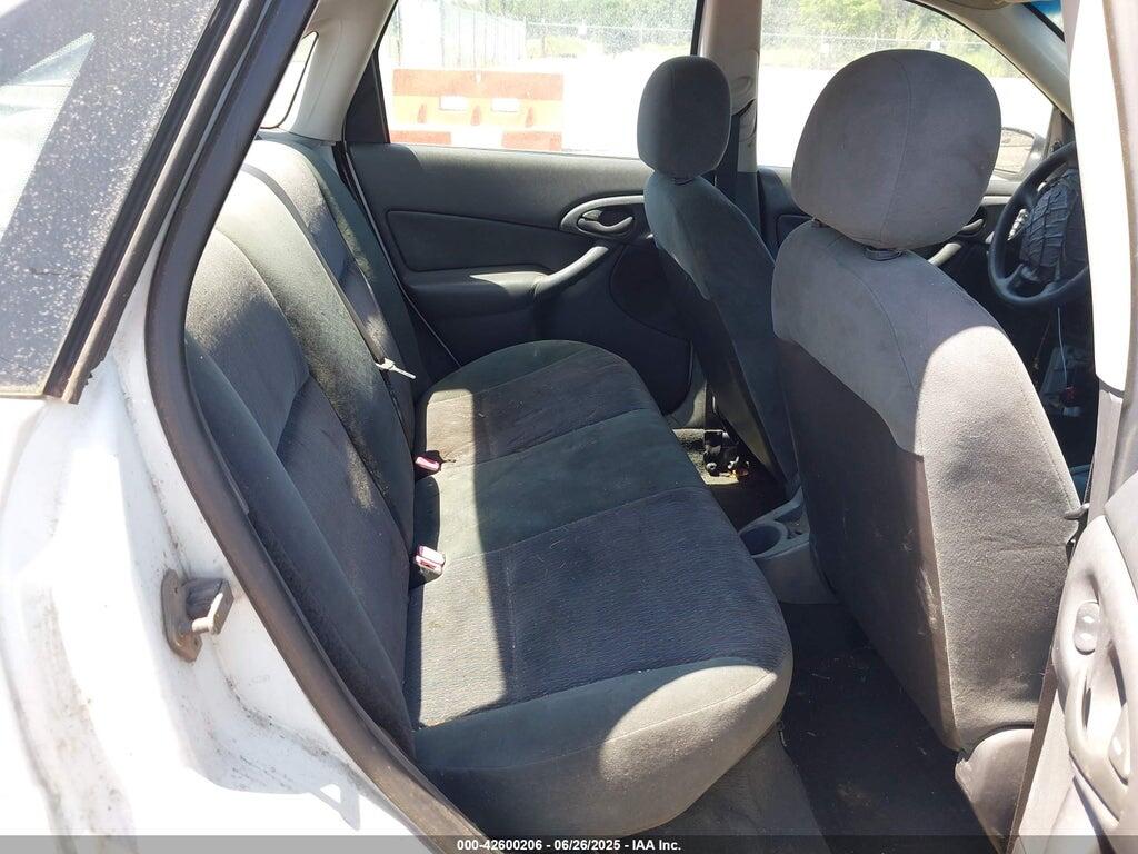 1FAFP3434YW125500 2000 FORD FOCUS photo no. 8