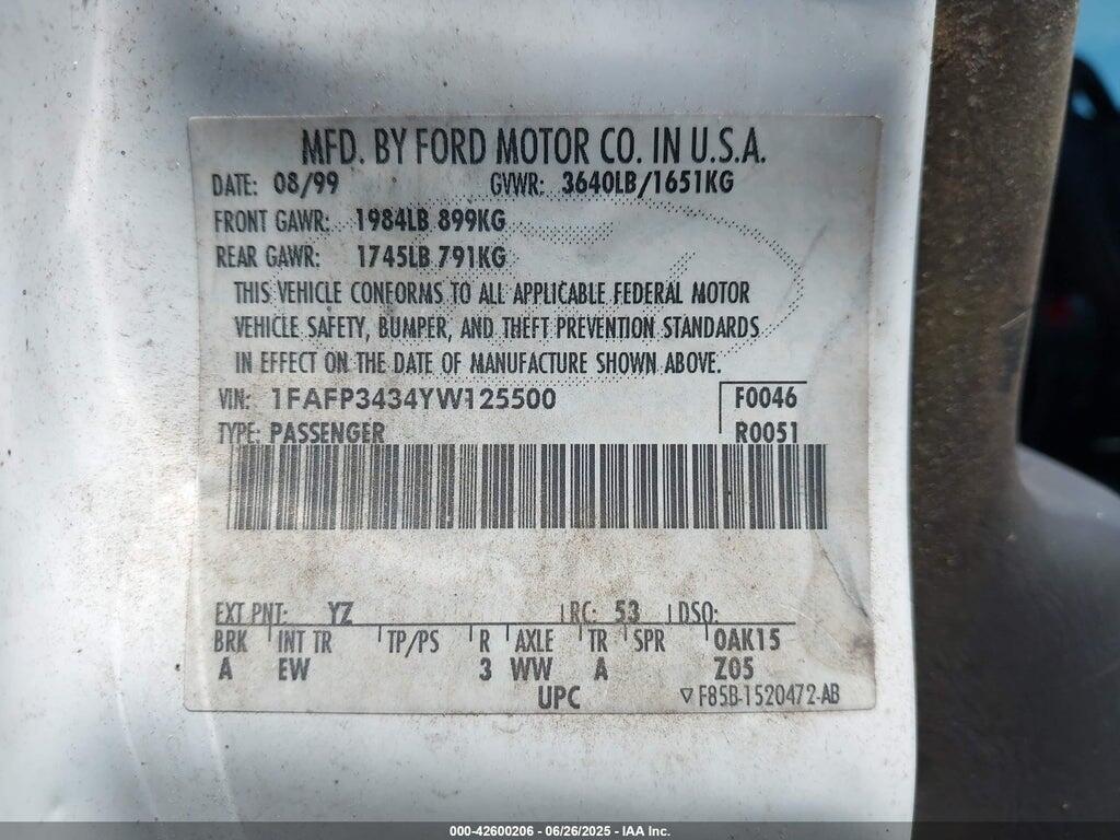 1FAFP3434YW125500 2000 FORD FOCUS photo no. 9