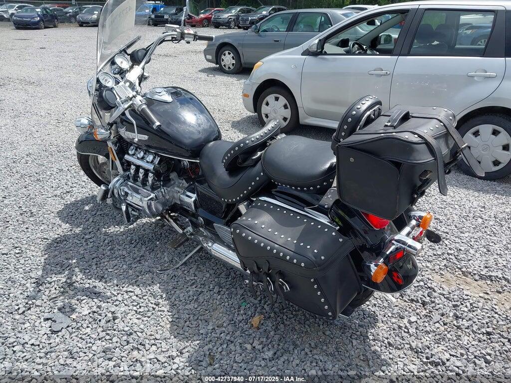1HFSC34623A601172 2003 HONDA GL1500 photo no. 3