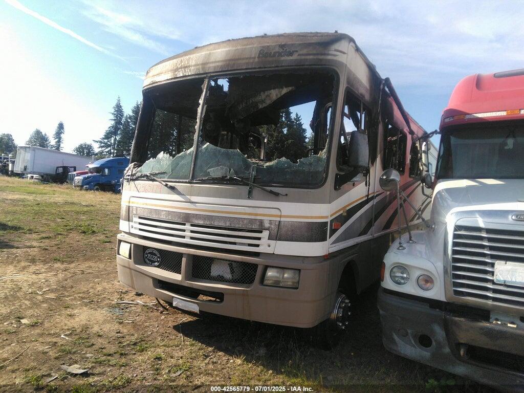 5B4MP67GX43394992 2004 WORKHORSE CUSTOM CHASSIS MOTORHOME CHASSIS photo no. 2