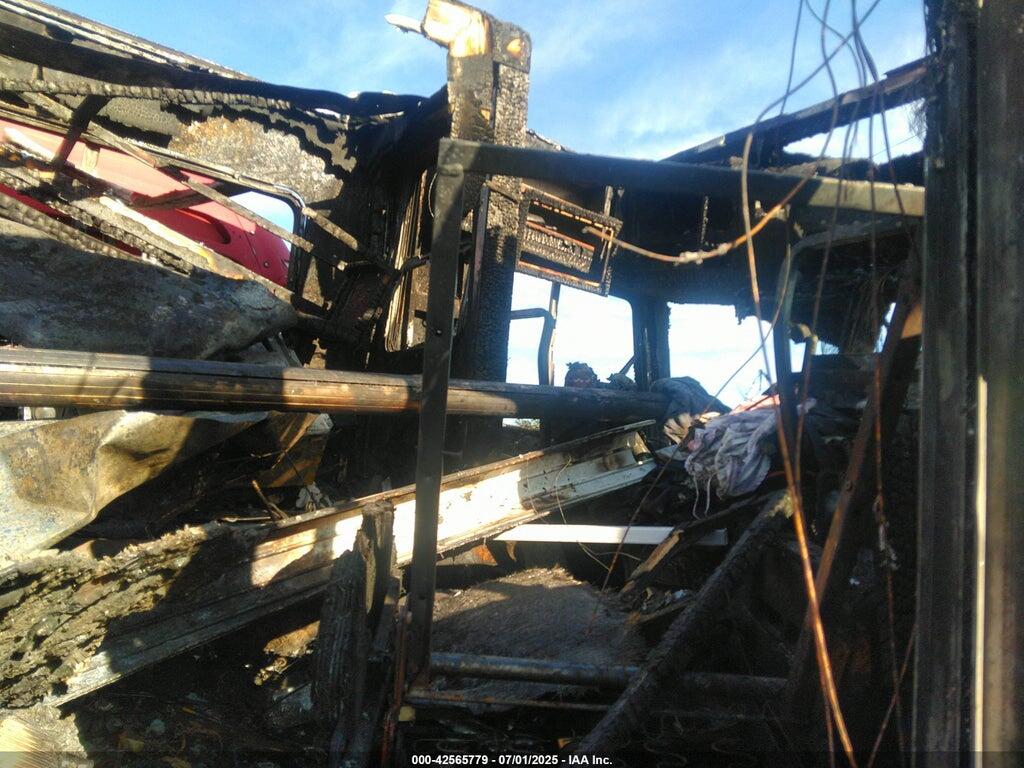 5B4MP67GX43394992 2004 WORKHORSE CUSTOM CHASSIS MOTORHOME CHASSIS photo no. 5