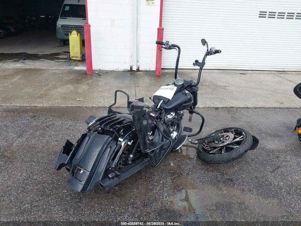 1HD1FBC17HB619535 2017 HARLEY-DAVIDSON FLHR photo no. 4