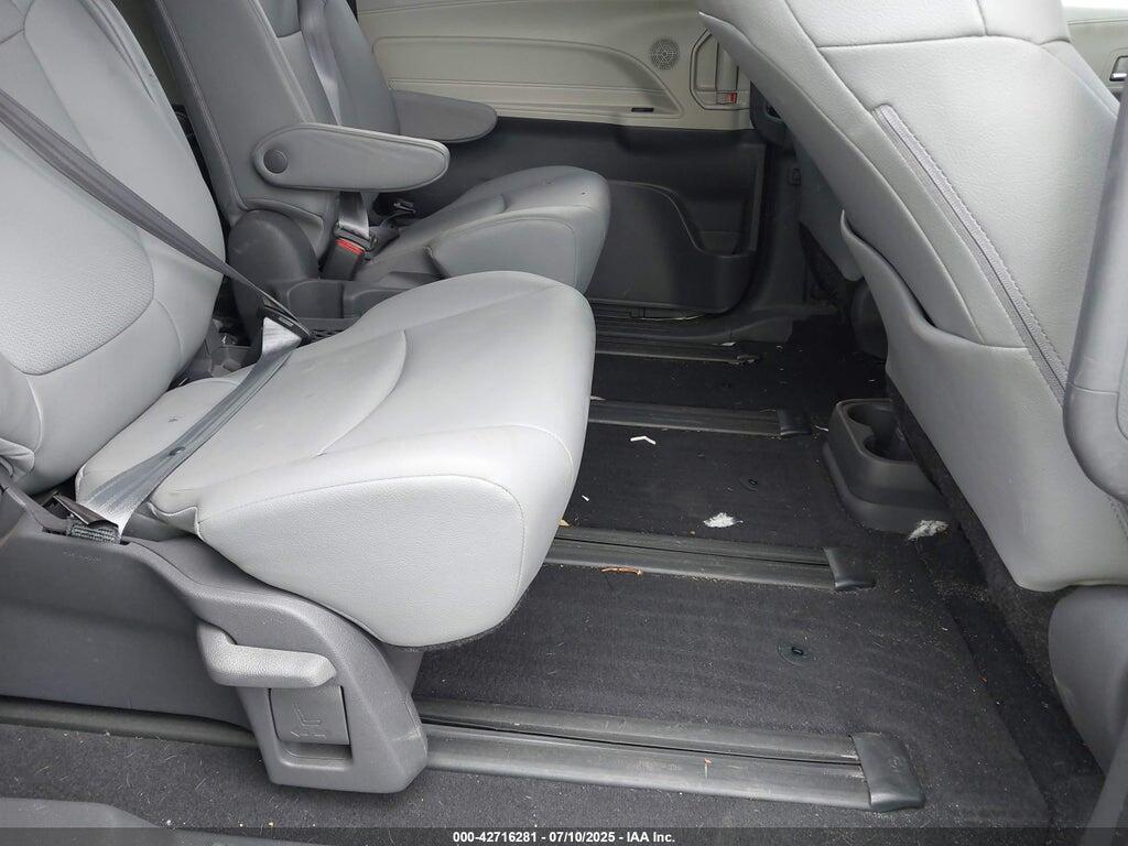 5TDYRKEC8MS038683 2021 TOYOTA SIENNA photo no. 8