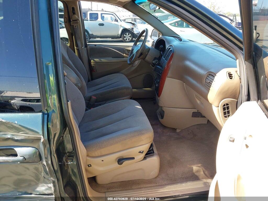 2C4GP44G41R104796 2001 CHRYSLER TOWN & COUNTRY photo no. 5