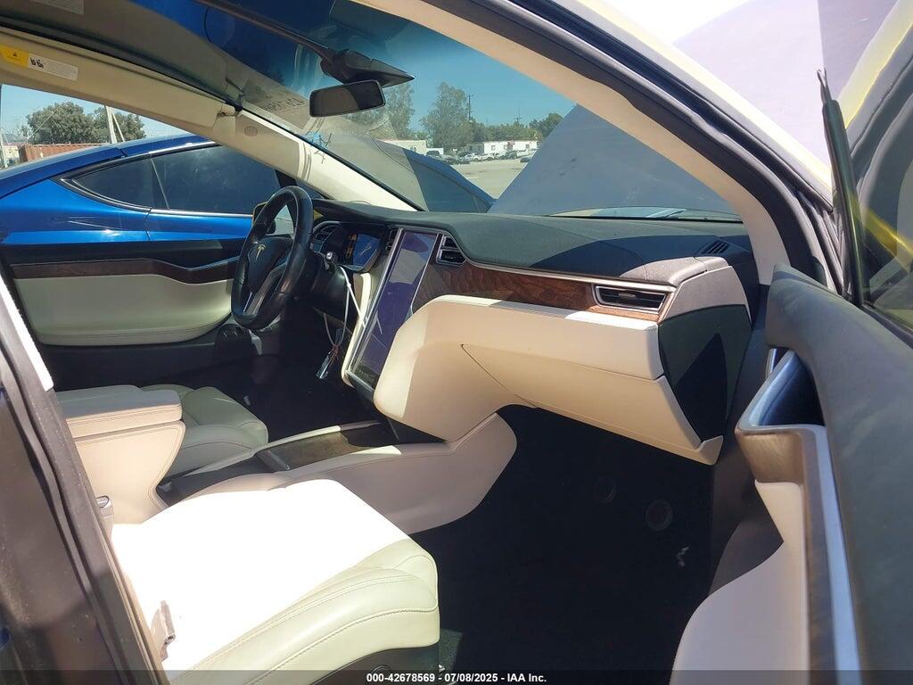5YJXCDE29HF067037 2017 TESLA MODEL X photo no. 5