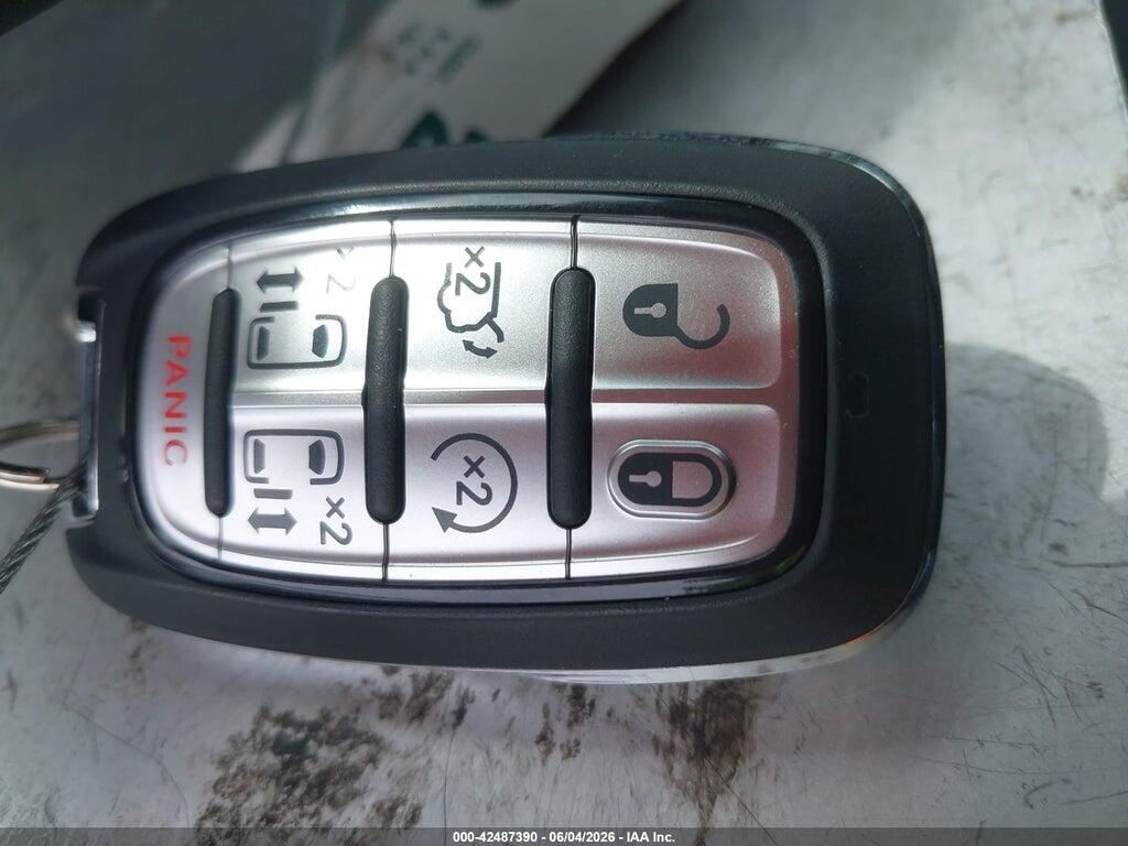 2C4RC1L74PR579782 2023 CHRYSLER PACIFICA HYBRID photo no. 11