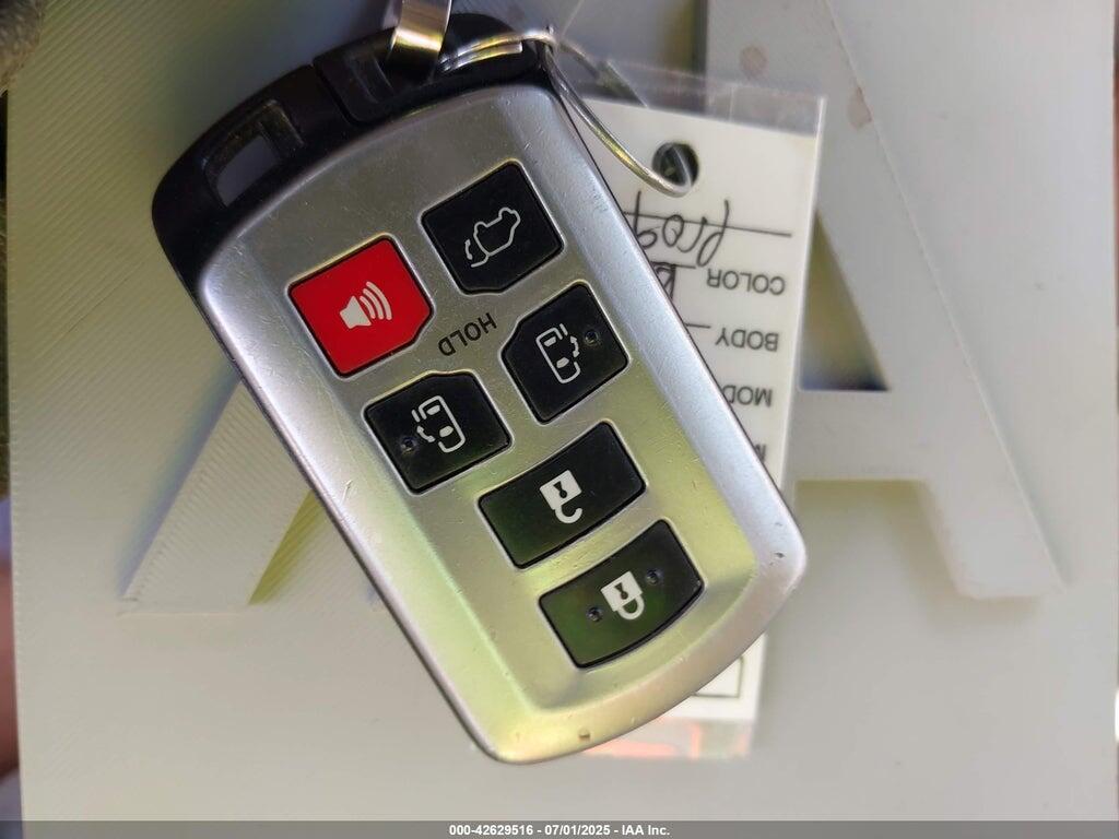 5TDYK3DC2ES498063 2014 TOYOTA SIENNA photo no. 11